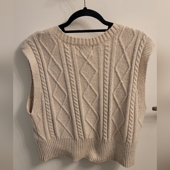Cream-coloured sweater vest - Picture 2 of 4